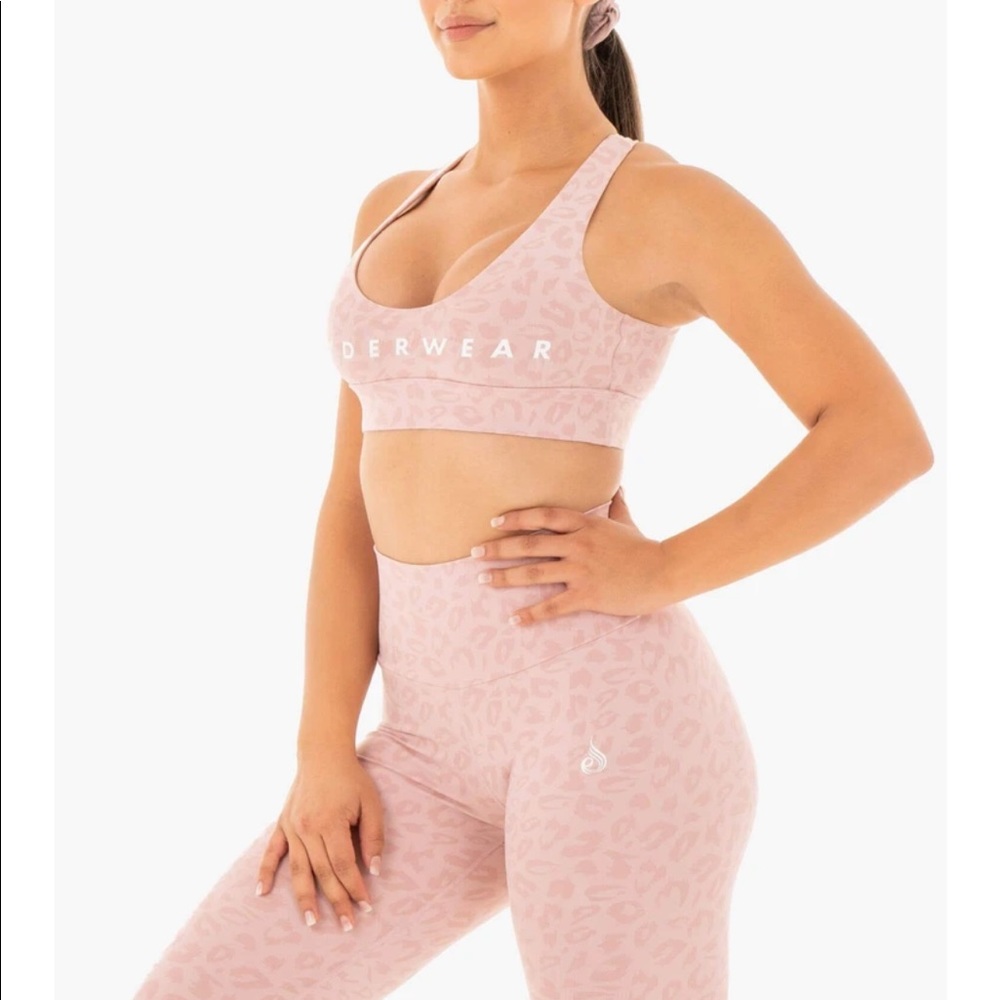 Wild Cross Over Sports Bra in Blush XS Ryd…